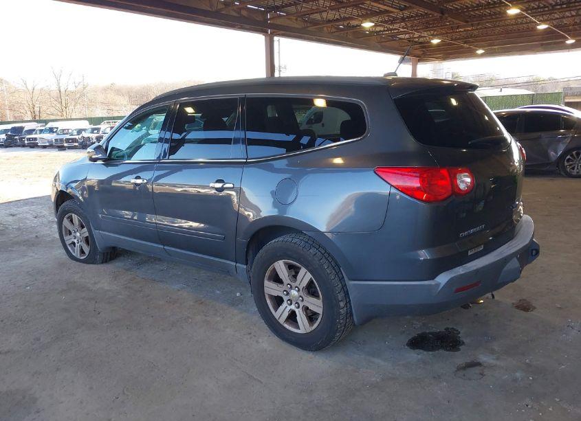 Photo 3 of 2010 Chevrolet Traverse LT (VIN 1GNLVFED4AS115047)