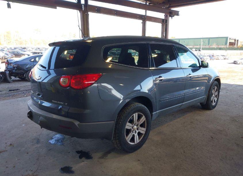 Photo 4 of 2010 Chevrolet Traverse LT (VIN 1GNLVFED4AS115047)