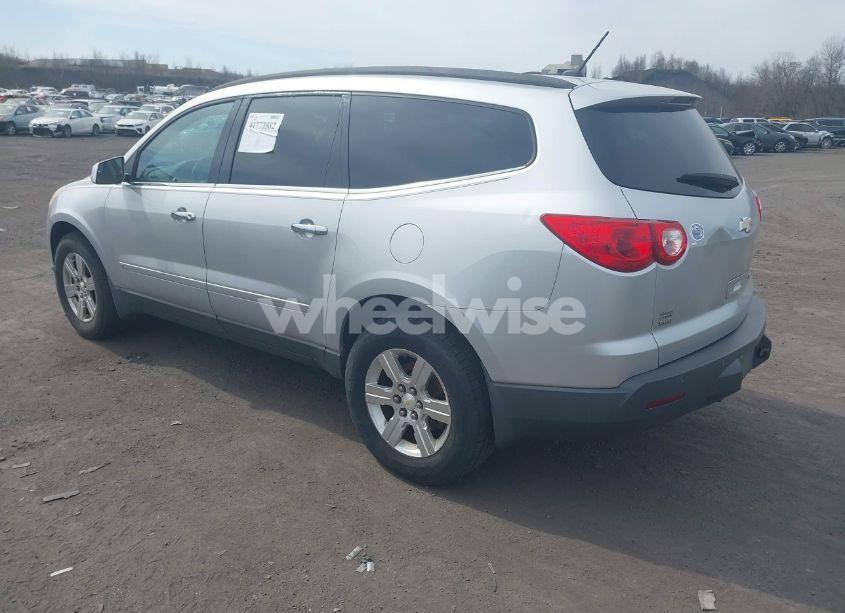 Photo 3 of 2010 Chevrolet Traverse LT (VIN 1GNLVFED4AS127361)