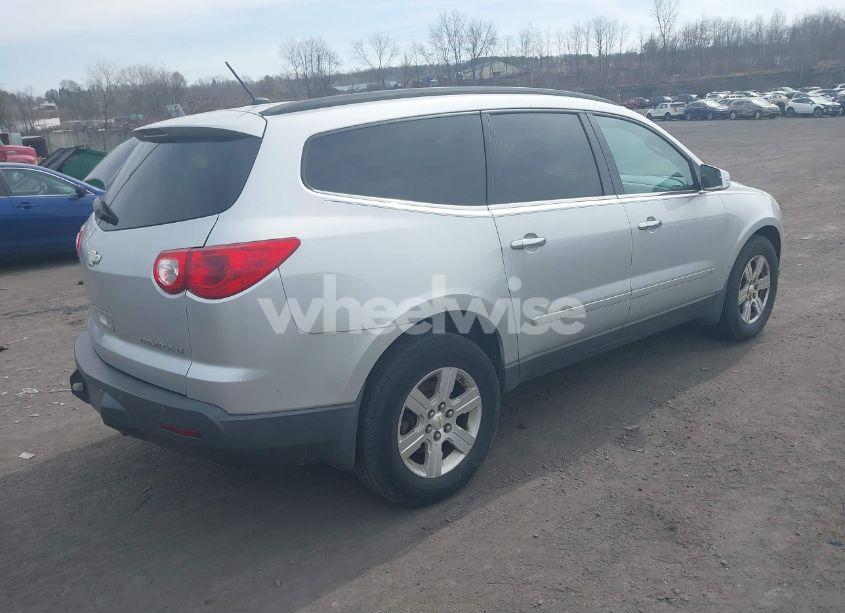 Photo 4 of 2010 Chevrolet Traverse LT (VIN 1GNLVFED4AS127361)