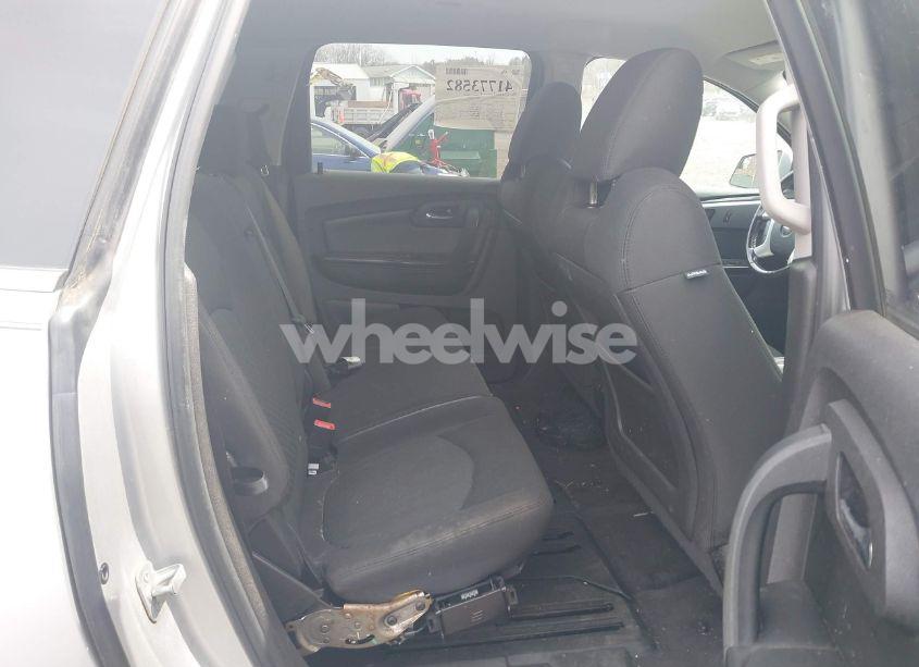 Photo 8 of 2010 Chevrolet Traverse LT (VIN 1GNLVFED4AS127361)