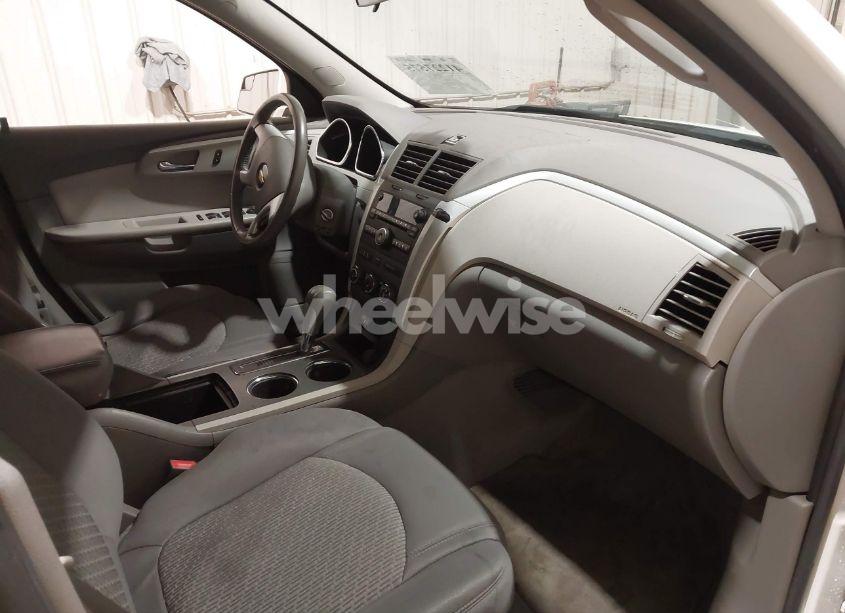 Photo 5 of 2010 Chevrolet Traverse LT (VIN 1GNLVFED5AJ253265)