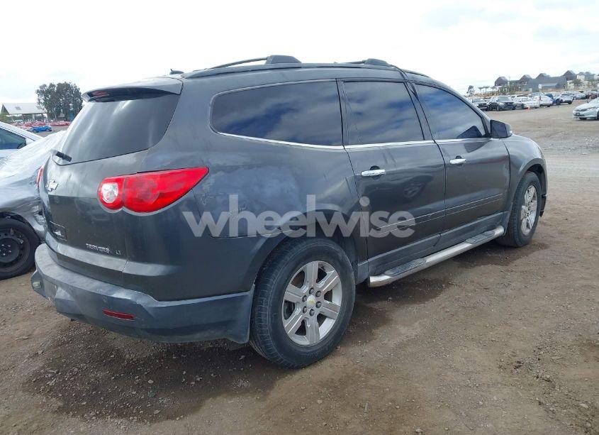 Photo 4 of 2010 Chevrolet Traverse LT (VIN 1GNLVFED6AJ263870)