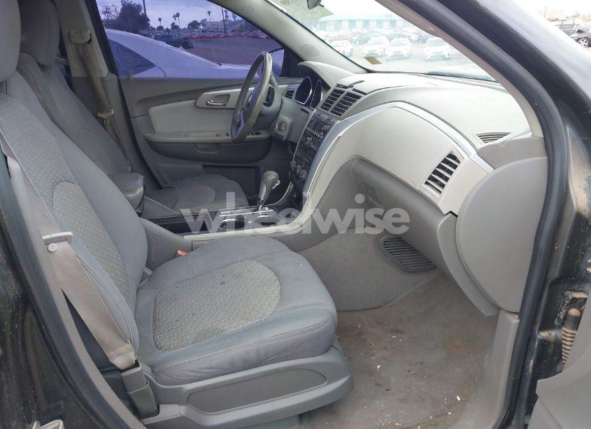 Photo 5 of 2010 Chevrolet Traverse LT (VIN 1GNLVFED6AJ263870)