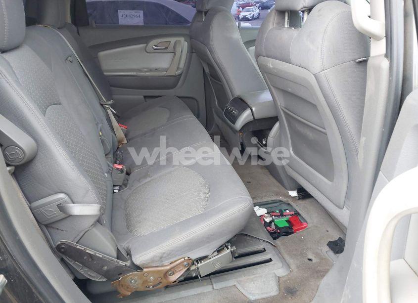 Photo 8 of 2010 Chevrolet Traverse LT (VIN 1GNLVFED6AJ263870)