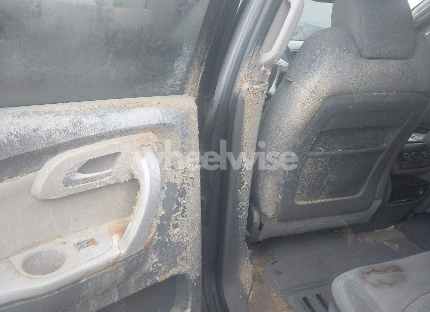 Photo 13 of 2010 Chevrolet Traverse LT (VIN 1GNLVFED6AS126650)