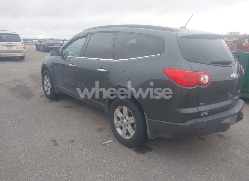 Photo 3 of 2010 Chevrolet Traverse LT (VIN 1GNLVFED6AS126650)