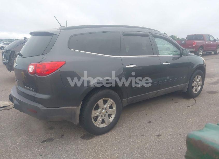 Photo 4 of 2010 Chevrolet Traverse LT (VIN 1GNLVFED6AS126650)