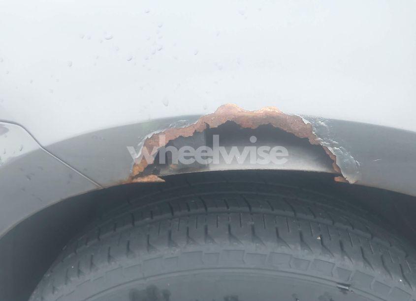 Photo 6 of 2010 Chevrolet Traverse LT (VIN 1GNLVFED6AS126650)