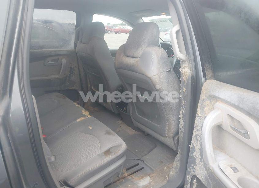 Photo 8 of 2010 Chevrolet Traverse LT (VIN 1GNLVFED6AS126650)