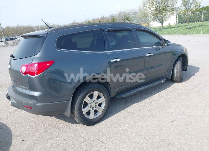 Photo 4 of 2010 Chevrolet Traverse LT (VIN 1GNLVFED7AJ230800)