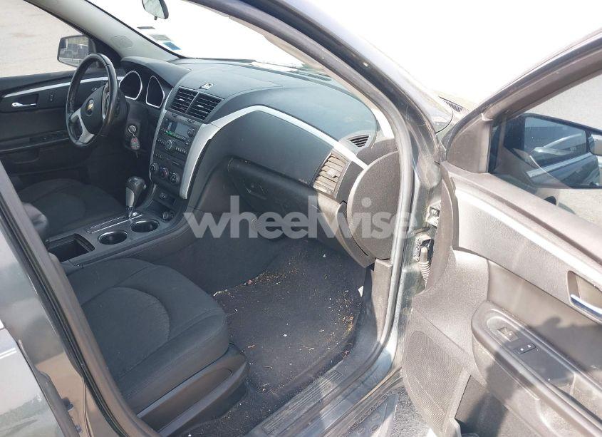 Photo 5 of 2010 Chevrolet Traverse LT (VIN 1GNLVFED7AJ230800)