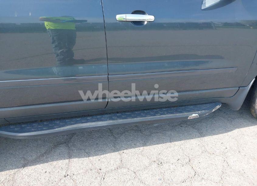 Photo 6 of 2010 Chevrolet Traverse LT (VIN 1GNLVFED7AJ230800)