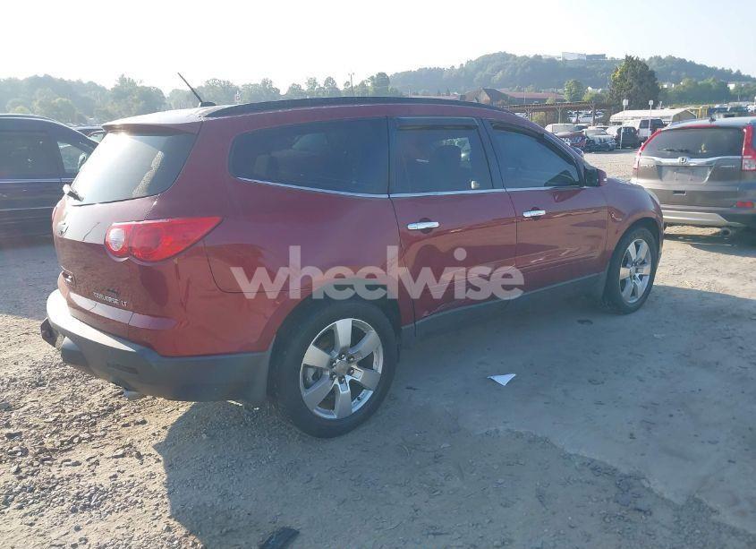 Photo 4 of 2010 Chevrolet Traverse LT (VIN 1GNLVFED7AJ234183)
