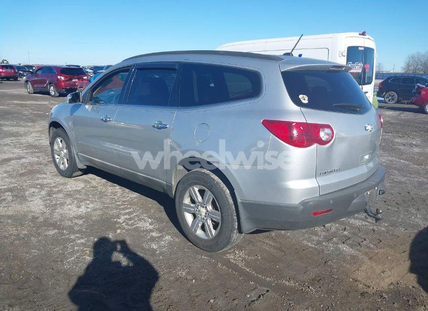 Photo 3 of 2010 Chevrolet Traverse LT (VIN 1GNLVFED8AS110854)