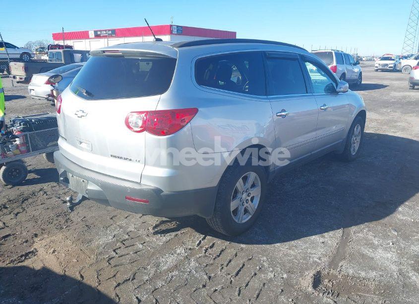 Photo 4 of 2010 Chevrolet Traverse LT (VIN 1GNLVFED8AS110854)