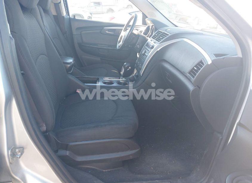 Photo 5 of 2010 Chevrolet Traverse LT (VIN 1GNLVFED8AS110854)