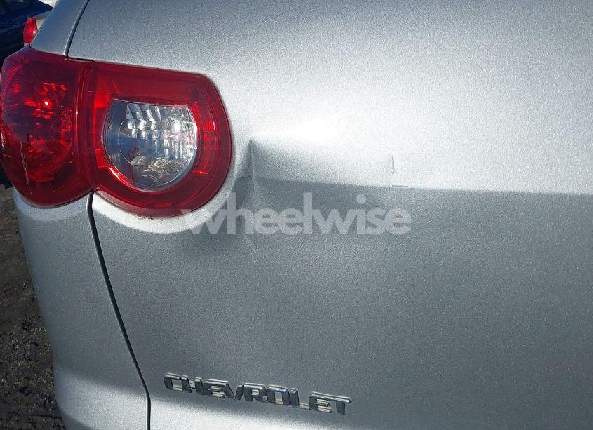 Photo 6 of 2010 Chevrolet Traverse LT (VIN 1GNLVFED8AS110854)