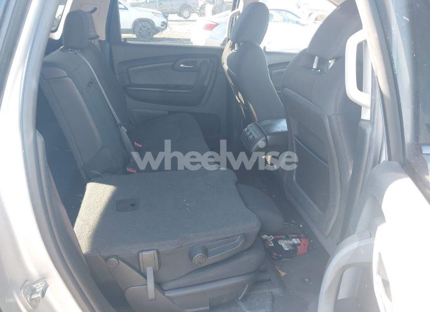 Photo 8 of 2010 Chevrolet Traverse LT (VIN 1GNLVFED8AS110854)