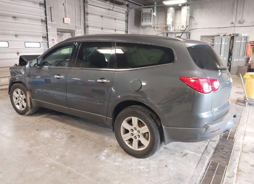 Photo 3 of 2010 Chevrolet Traverse LT (VIN 1GNLVFED9AS121264)