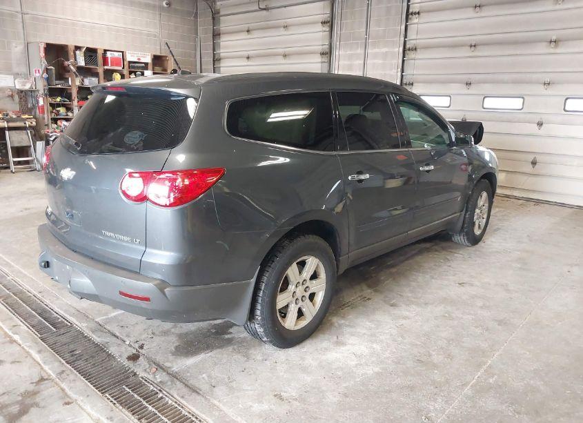 Photo 4 of 2010 Chevrolet Traverse LT (VIN 1GNLVFED9AS121264)