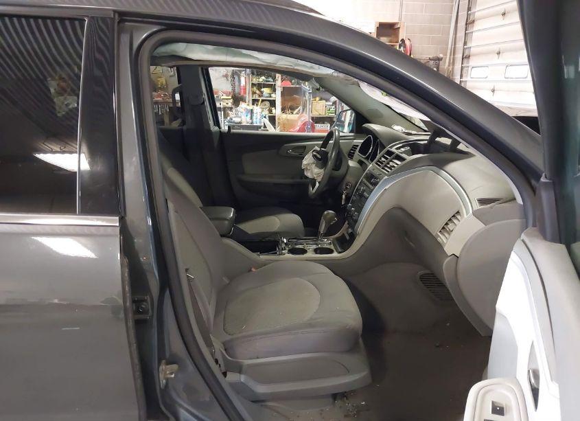 Photo 5 of 2010 Chevrolet Traverse LT (VIN 1GNLVFED9AS121264)