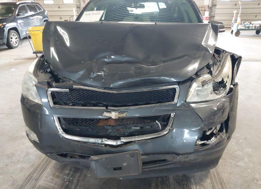 Photo 6 of 2010 Chevrolet Traverse LT (VIN 1GNLVFED9AS121264)