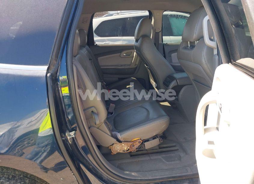 Photo 8 of 2010 Chevrolet Traverse LT (VIN 1GNLVFED9AS149291)