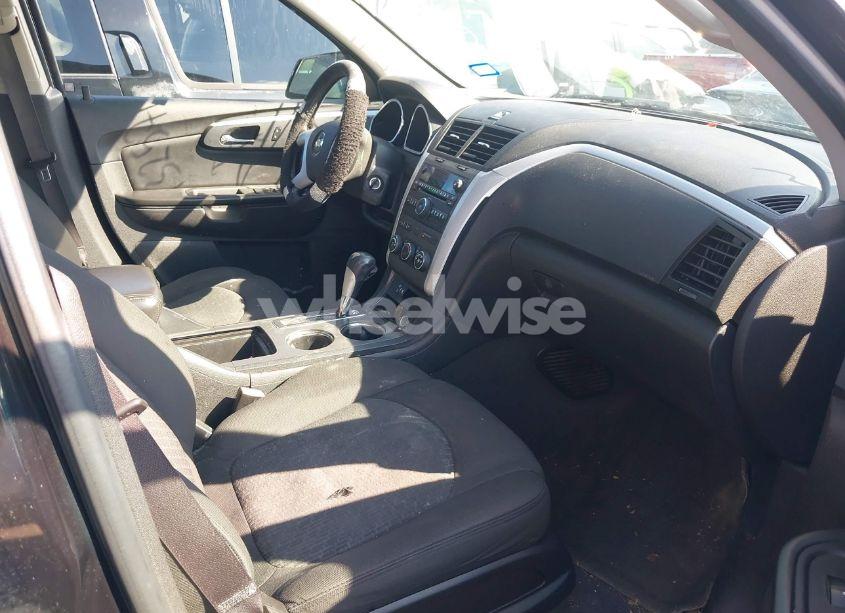 Photo 5 of 2010 Chevrolet Traverse LT (VIN 1GNLVFEDXAJ250653)