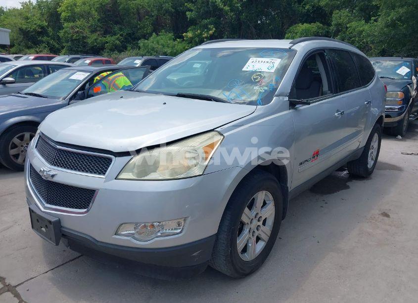 Photo 2 of 2010 Chevrolet Traverse LT (VIN 1GNLVGED0AJ202990)