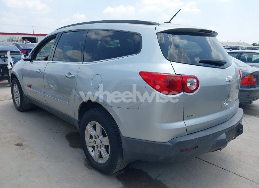 Photo 3 of 2010 Chevrolet Traverse LT (VIN 1GNLVGED0AJ202990)