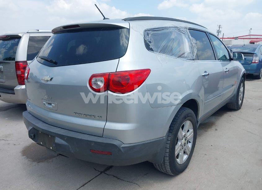 Photo 4 of 2010 Chevrolet Traverse LT (VIN 1GNLVGED0AJ202990)