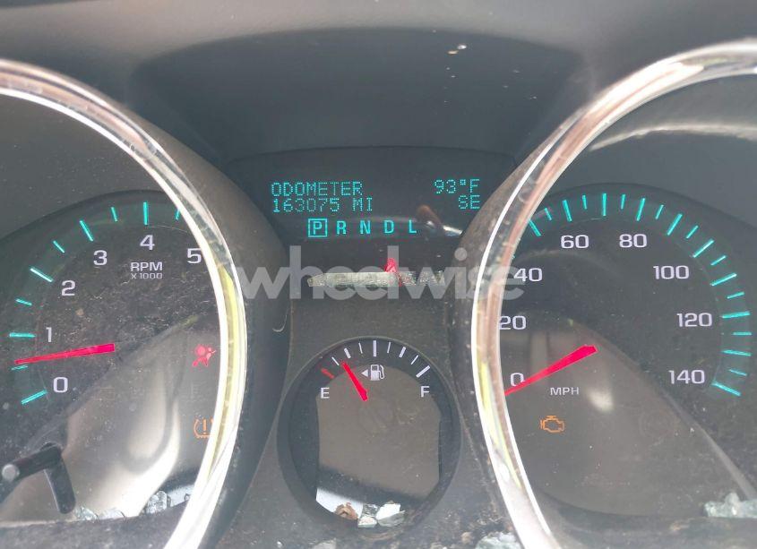 Photo 7 of 2010 Chevrolet Traverse LT (VIN 1GNLVGED0AJ202990)