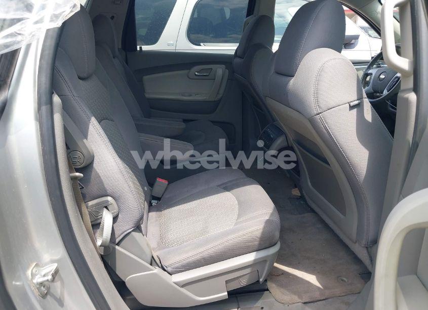 Photo 8 of 2010 Chevrolet Traverse LT (VIN 1GNLVGED0AJ202990)