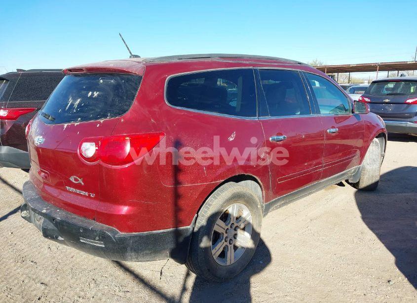 Photo 4 of 2010 Chevrolet Traverse LT (VIN 1GNLVGED0AJ258993)