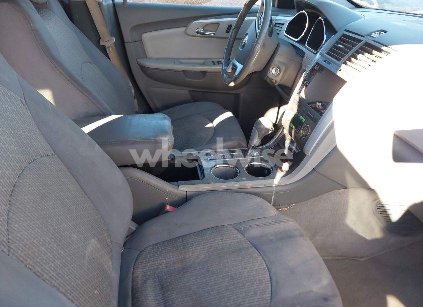 Photo 5 of 2010 Chevrolet Traverse LT (VIN 1GNLVGED0AJ258993)