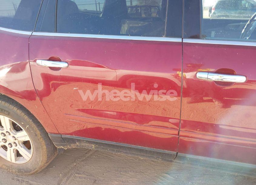 Photo 6 of 2010 Chevrolet Traverse LT (VIN 1GNLVGED0AJ258993)