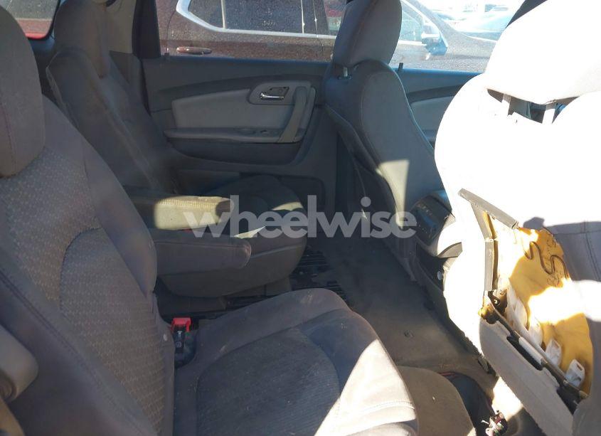 Photo 8 of 2010 Chevrolet Traverse LT (VIN 1GNLVGED0AJ258993)