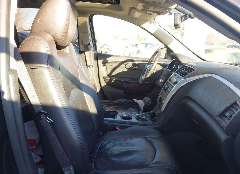 Photo 5 of 2010 Chevrolet Traverse LT (VIN 1GNLVGED2AJ240284)