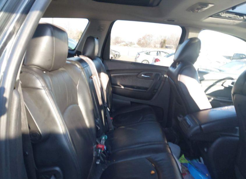 Photo 8 of 2010 Chevrolet Traverse LT (VIN 1GNLVGED2AJ240284)