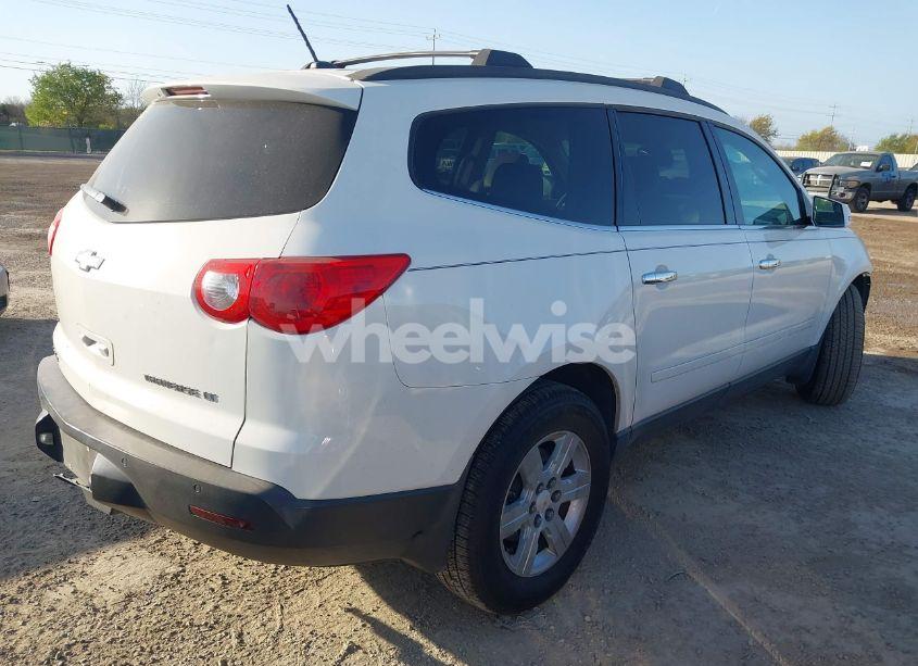 Photo 4 of 2010 Chevrolet Traverse LT (VIN 1GNLVGED3AJ207729)