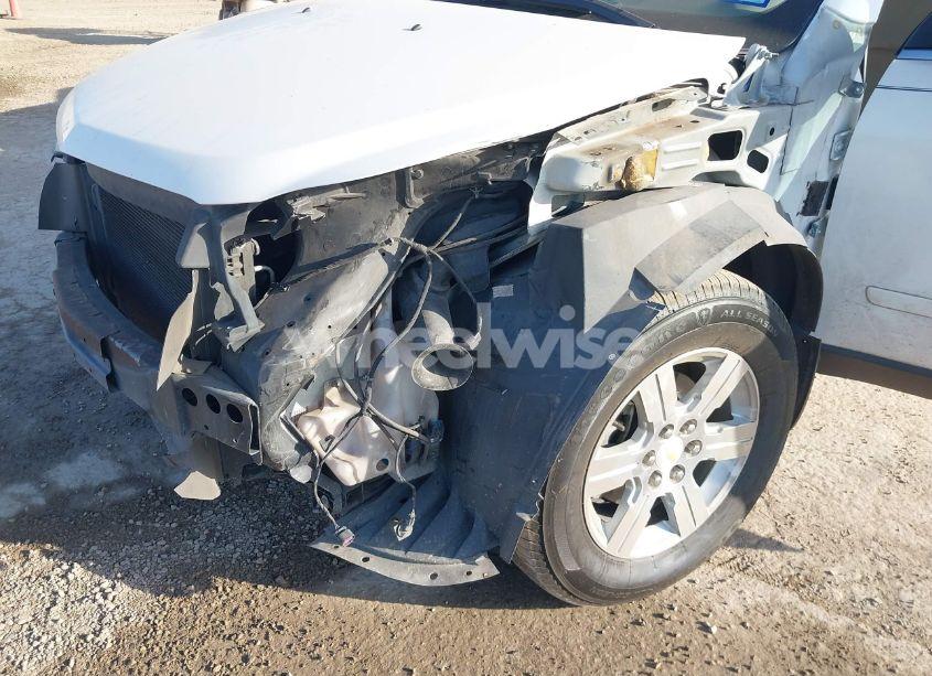 Photo 6 of 2010 Chevrolet Traverse LT (VIN 1GNLVGED3AJ207729)