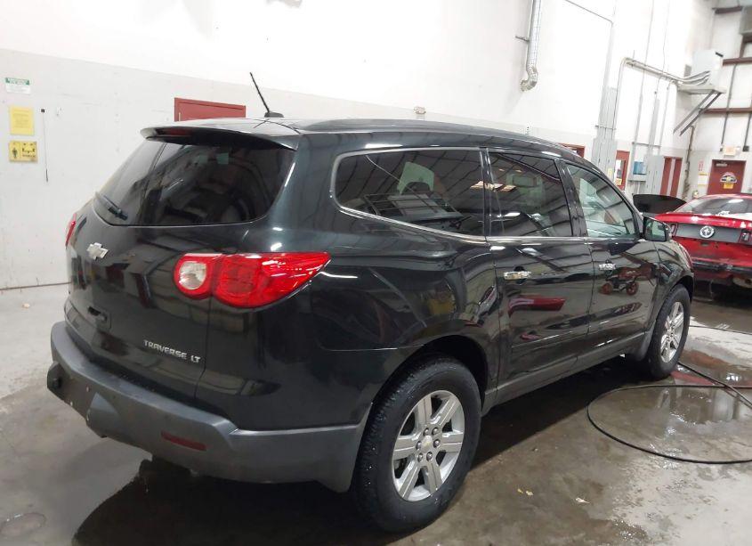Photo 4 of 2010 Chevrolet Traverse LT (VIN 1GNLVGED5AJ261582)