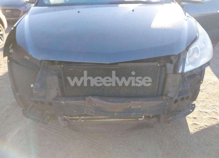 Photo 6 of 2010 Chevrolet Traverse LT (VIN 1GNLVGED8AJ237776)