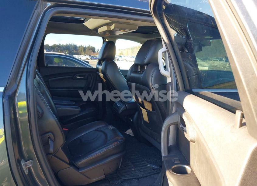 Photo 8 of 2010 Chevrolet Traverse LT (VIN 1GNLVGED8AJ237776)