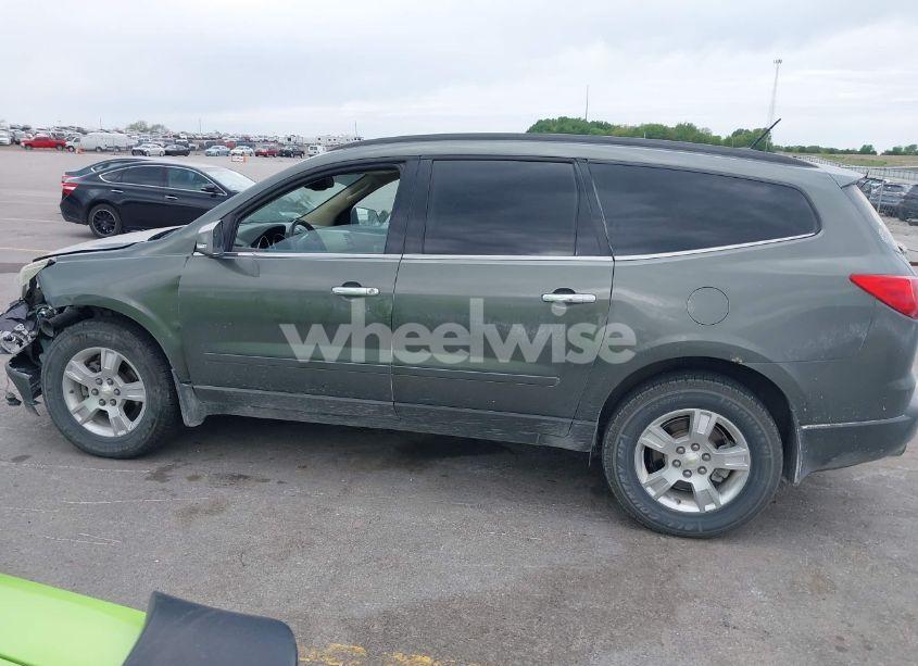 Photo 14 of 2010 Chevrolet Traverse LT (VIN 1GNLVGED8AJ259969)