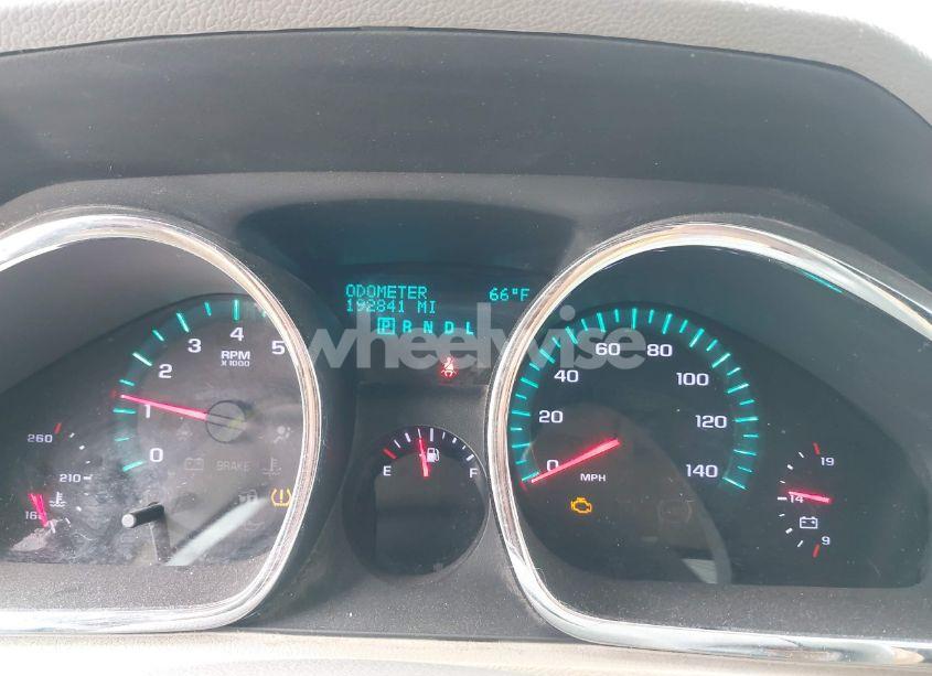 Photo 7 of 2010 Chevrolet Traverse LT (VIN 1GNLVGED8AJ259969)