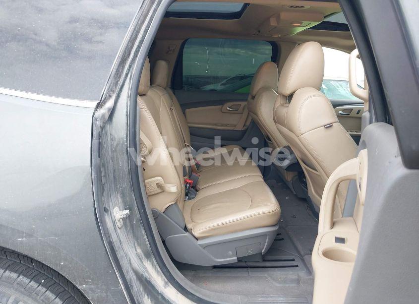 Photo 8 of 2010 Chevrolet Traverse LT (VIN 1GNLVGED8AJ259969)