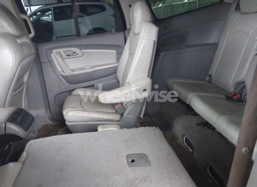 Photo 13 of 2010 Chevrolet Traverse LT (VIN 1GNLVGED8AS124792)