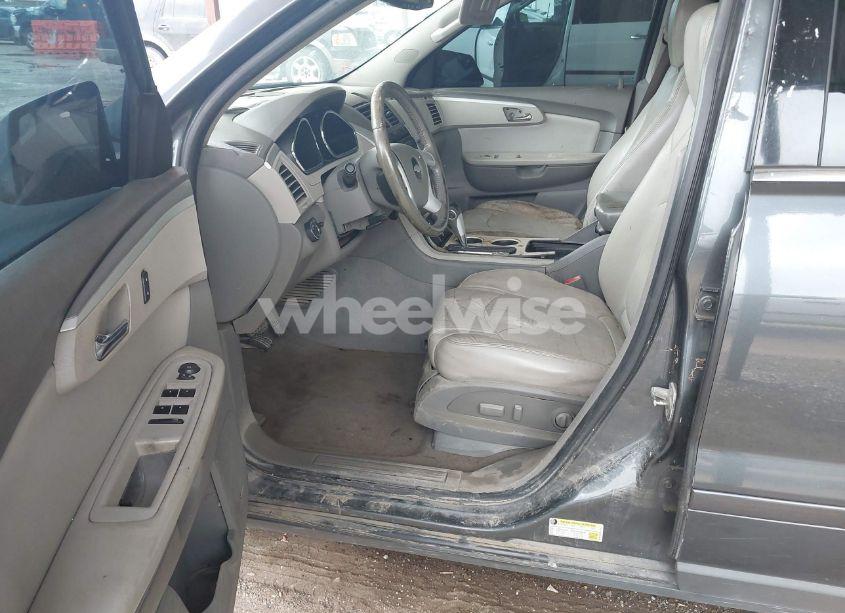 Photo 15 of 2010 Chevrolet Traverse LT (VIN 1GNLVGED8AS124792)